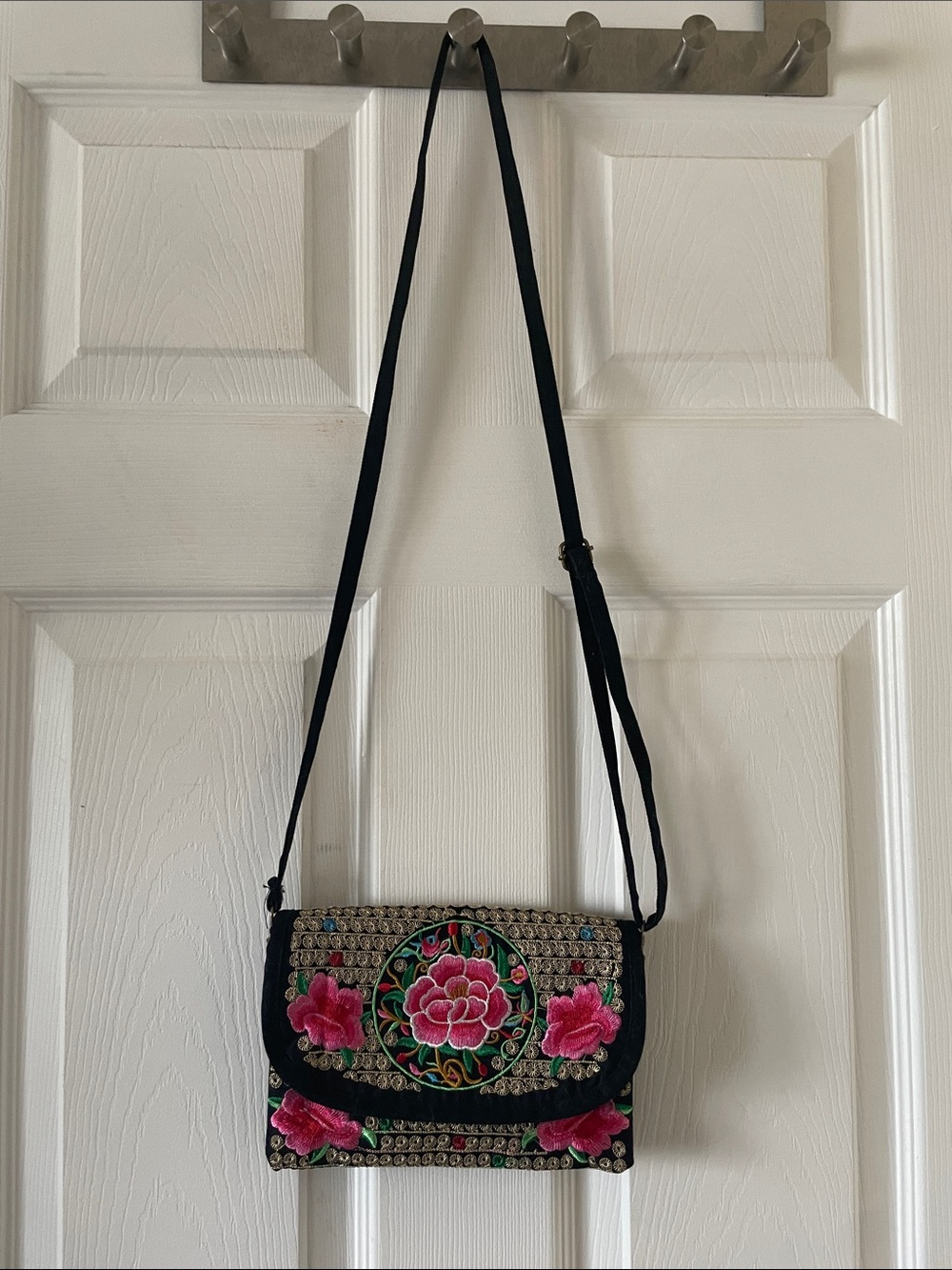 Beautiful embroidered roses Mexican purse shoulder bag